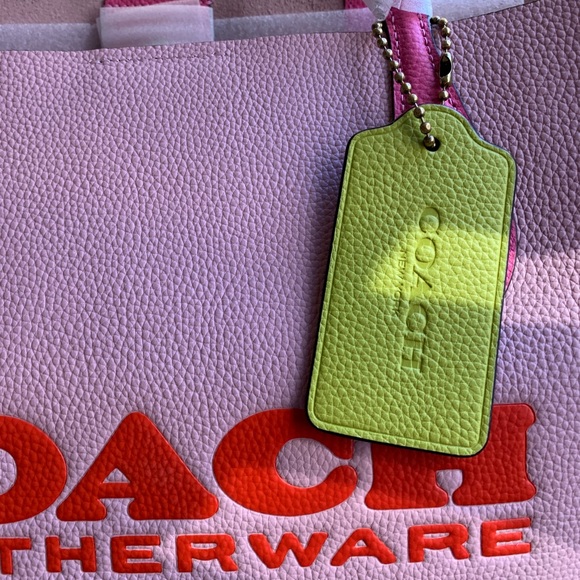 SOLD⛔️Authentic COACH Colorblock Pebbled natural leather snap Logo large tote - Picture 6 of 16